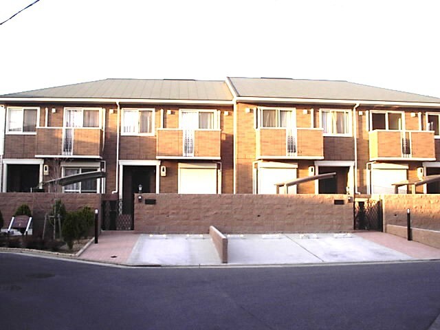 物件外観写真2　(駐車場)