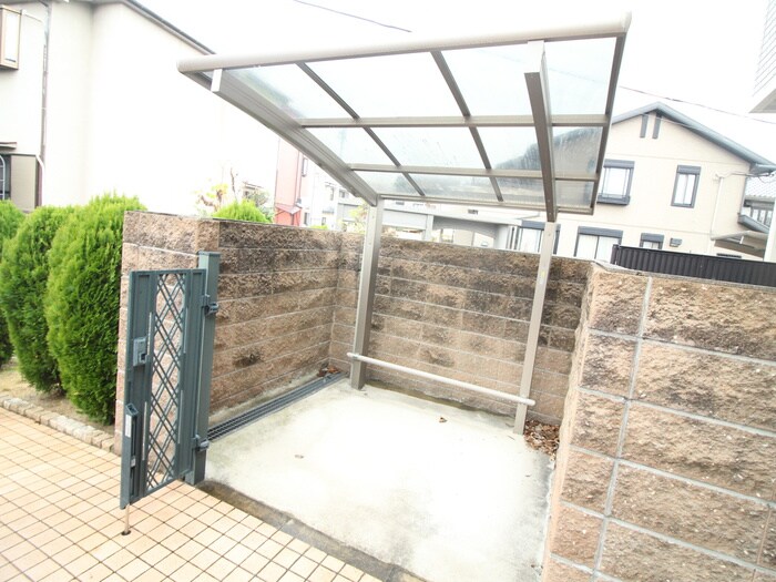 物件外観写真6　(駐輪場)