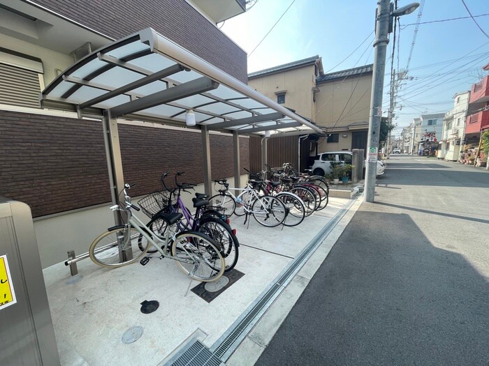 物件外観写真3　(駐輪場)