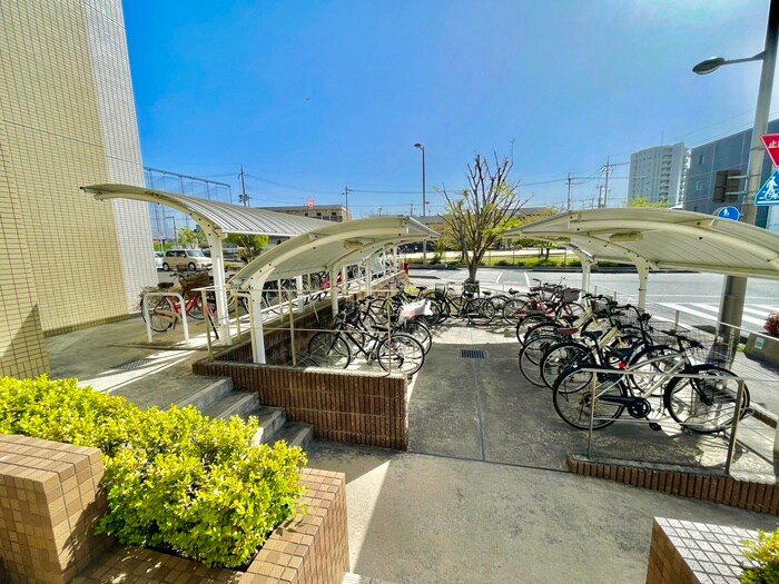 物件外観写真4　(駐輪場)