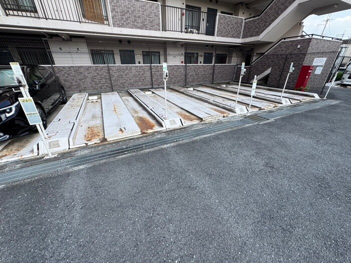 物件外観写真3　(駐車場)