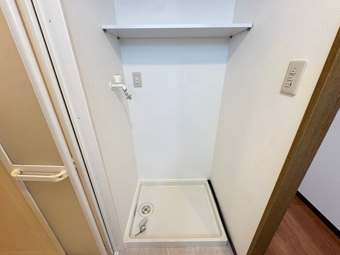 物件内観写真13　(洗濯機置場)