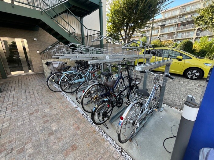 物件外観写真4　(駐輪場)