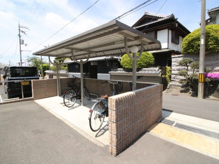 物件外観写真4　(駐輪場)