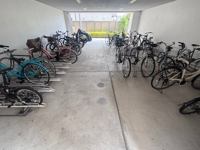 物件外観写真6　(駐輪場)