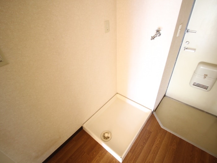 物件内観写真15　(洗濯機置場)