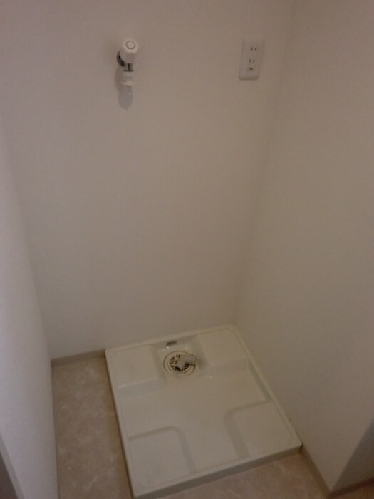 物件内観写真18　(洗濯機置場)