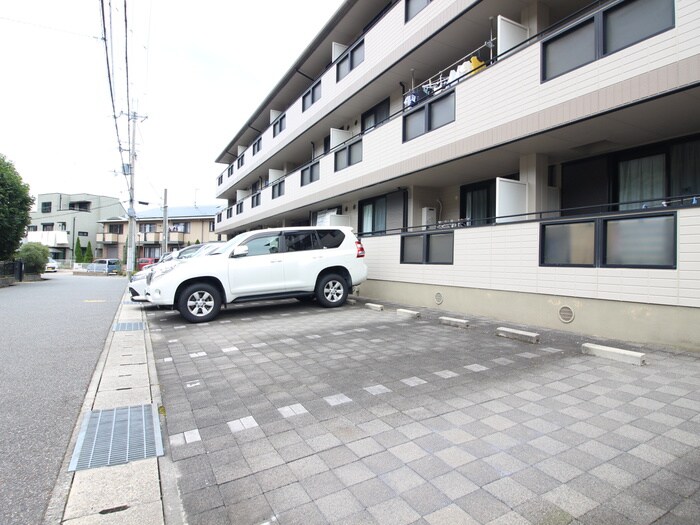 物件外観写真2　(駐車場)