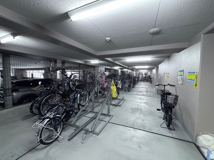 物件外観写真3　(駐輪場)
