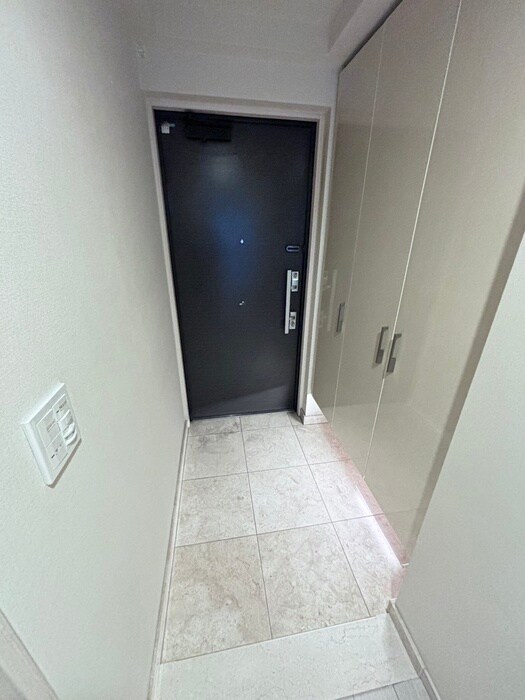 物件内観写真13　(玄関)