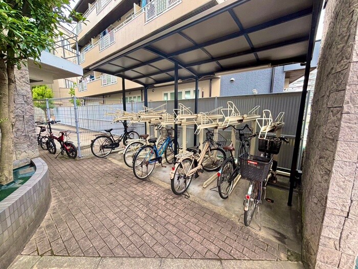 物件外観写真4　(駐輪場)
