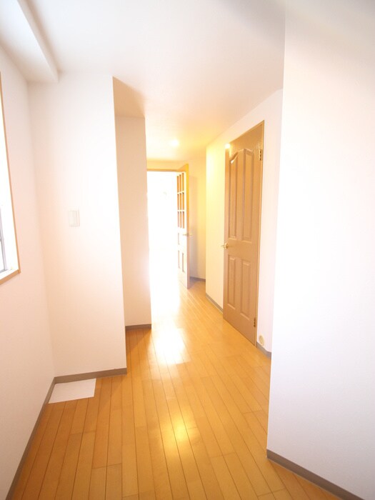 物件内観写真14　(廊下)