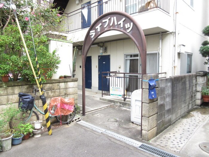 物件外観写真3　(エントランス部分)