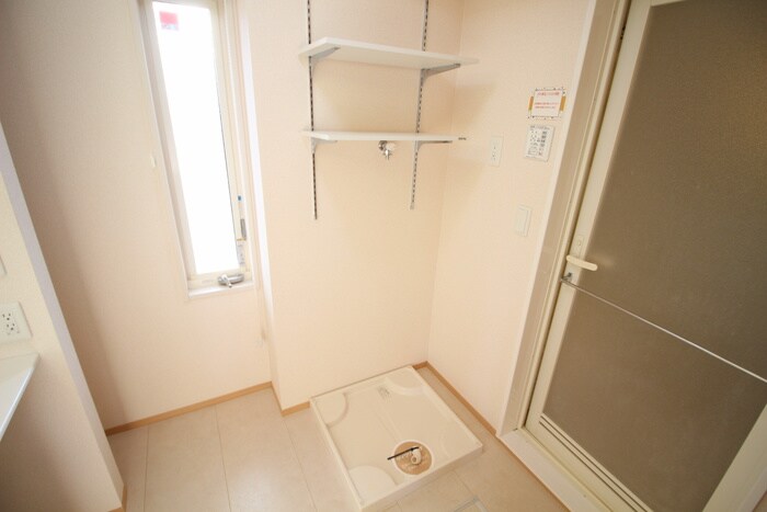 物件内観写真17　(洗濯機置場)