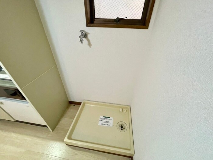 物件内観写真16　(洗濯機置場)