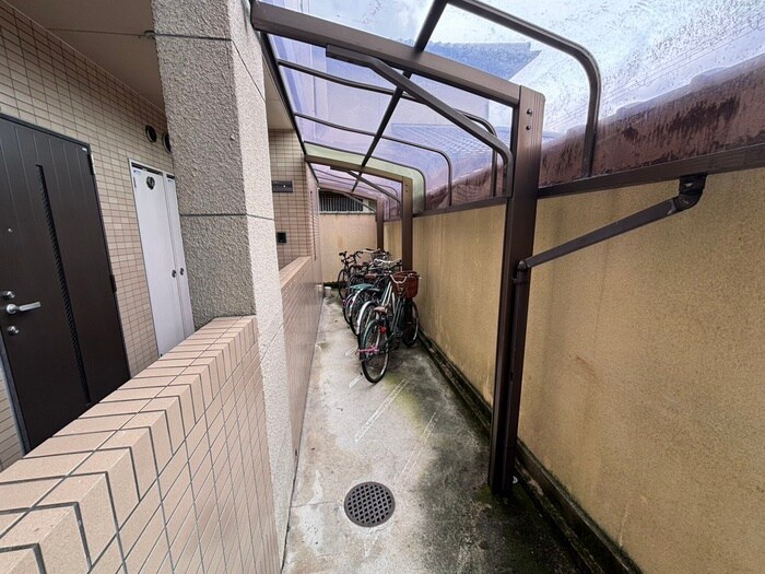物件外観写真5　(駐輪場)