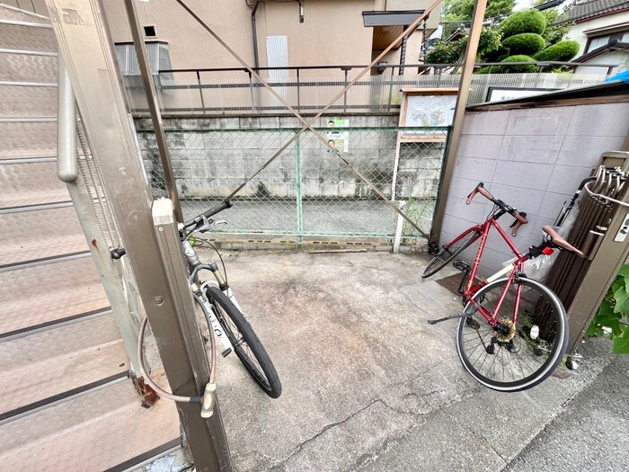物件外観写真5　(駐輪場)