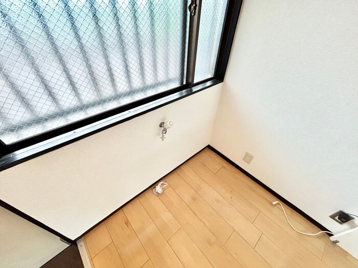 物件内観写真16　(洗濯機置場)