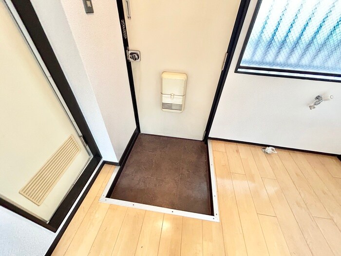 物件内観写真18　(玄関)