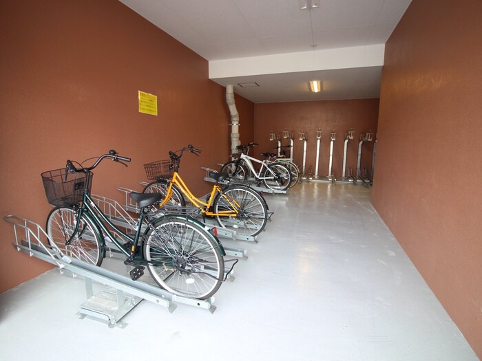 物件外観写真5　(駐輪場)