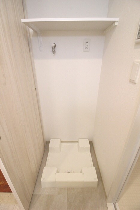 物件内観写真10　(洗濯機置場)