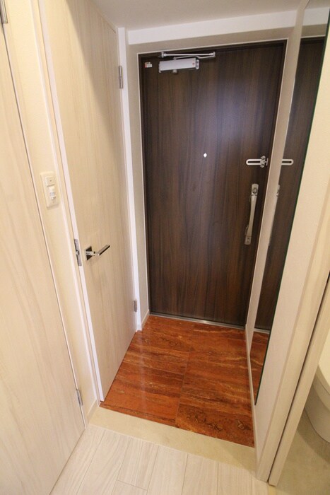 物件内観写真16　(玄関)