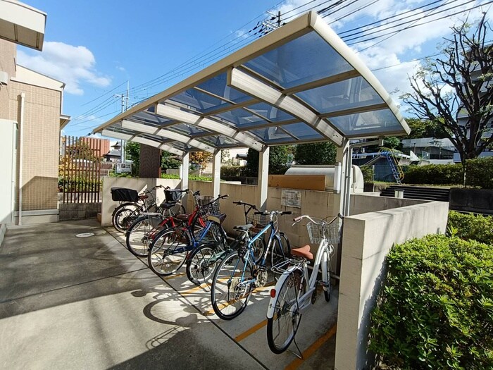 物件外観写真5　(駐輪場)