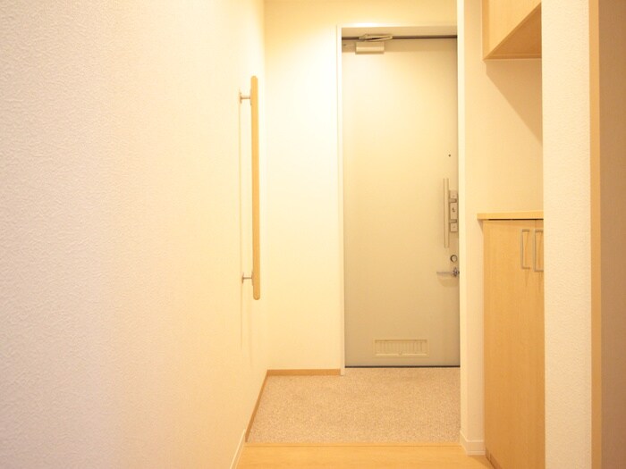 物件内観写真17　(玄関)