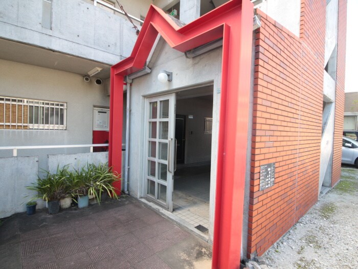 物件外観写真2　(エントランス部分)