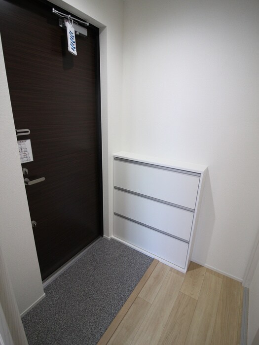 物件内観写真17　(玄関)