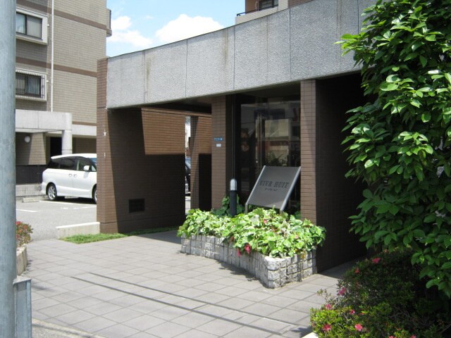 物件外観写真4　(エントランス部分)