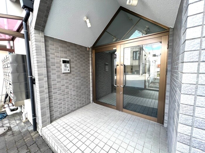 物件外観写真4　(エントランス部分)