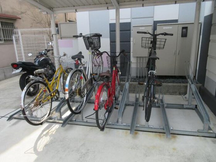 物件外観写真4　(駐輪場)