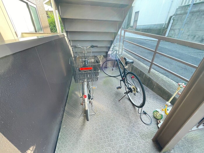 物件外観写真5　(駐輪場)