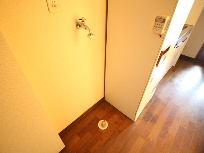 物件内観写真12　(洗濯機置場)