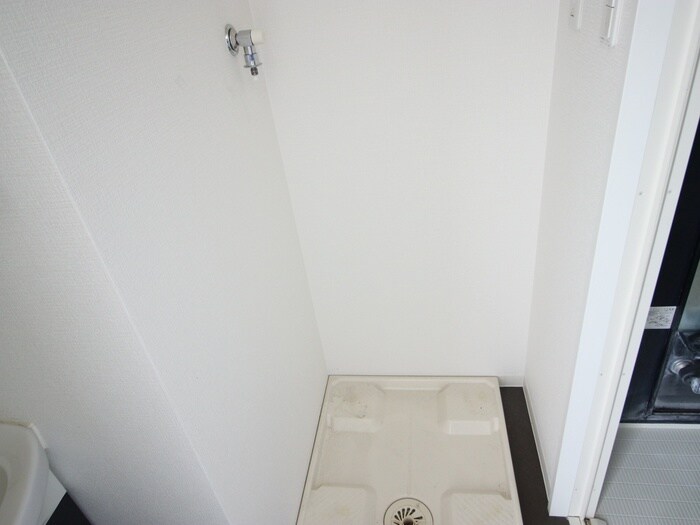 物件内観写真11　(洗濯機置場)