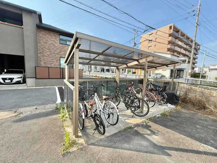 物件外観写真4　(駐輪場)