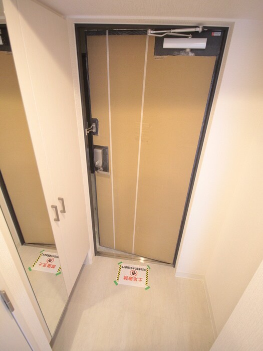 物件内観写真7　(玄関)