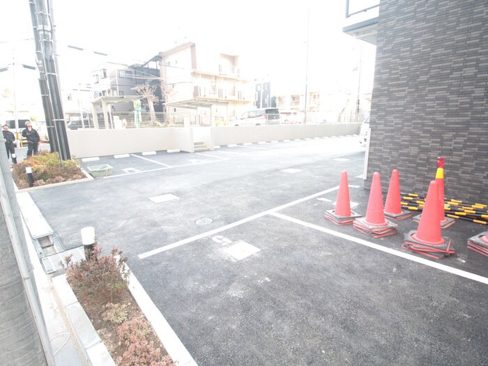 物件外観写真4　(駐車場)