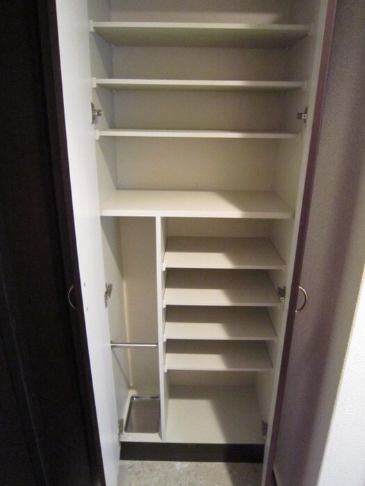 物件内観写真12　(靴箱)