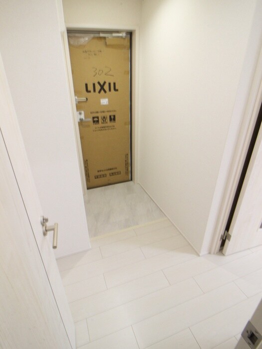 物件内観写真10　(玄関)