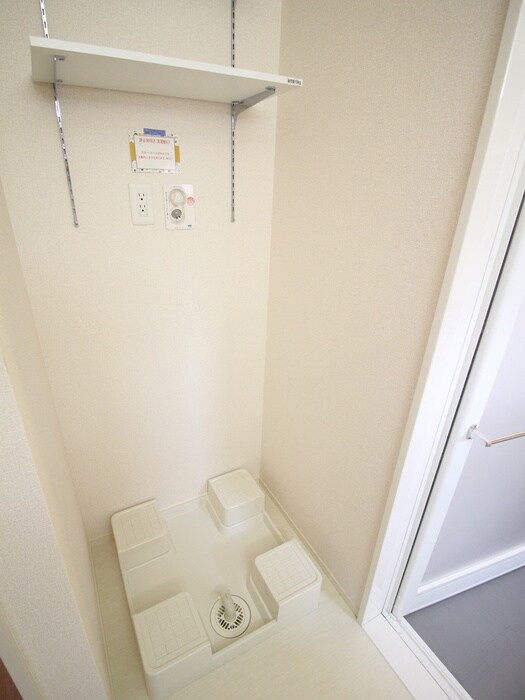 物件内観写真17　(洗濯機置場)