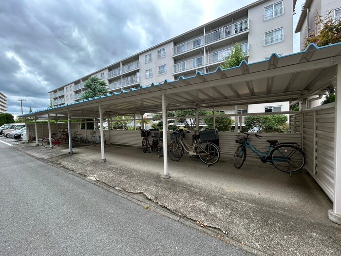 物件外観写真4　(駐輪場)