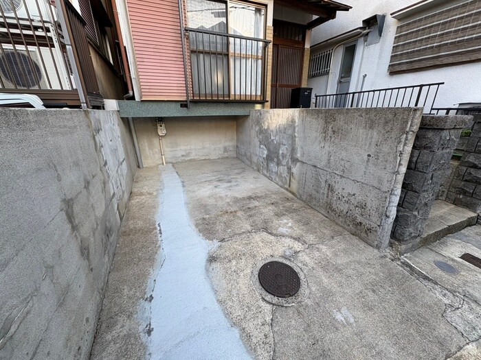 物件外観写真5　(駐車場)