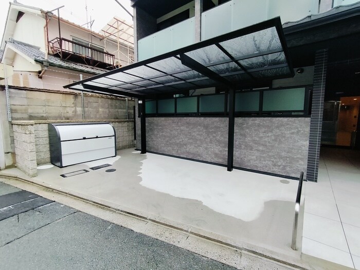 物件外観写真2　(エントランス部分)