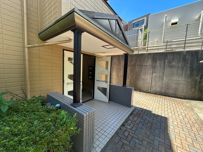 物件外観写真5　(エントランス部分)