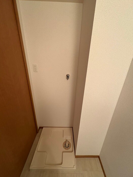 物件内観写真15　(洗濯機置場)