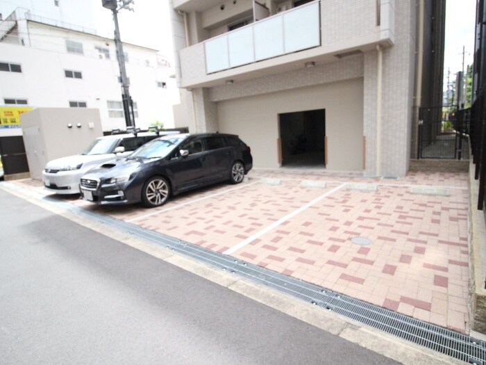 物件外観写真4　(駐車場)