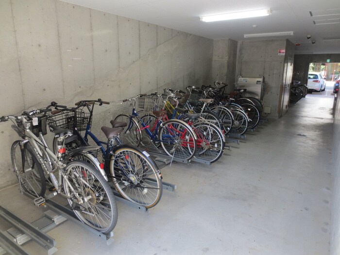 物件外観写真5　(駐輪場)