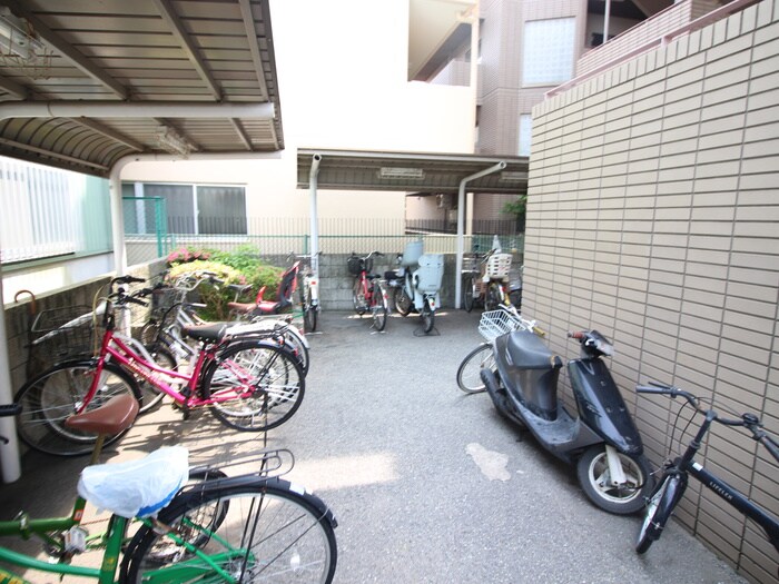 物件外観写真5　(駐輪場)